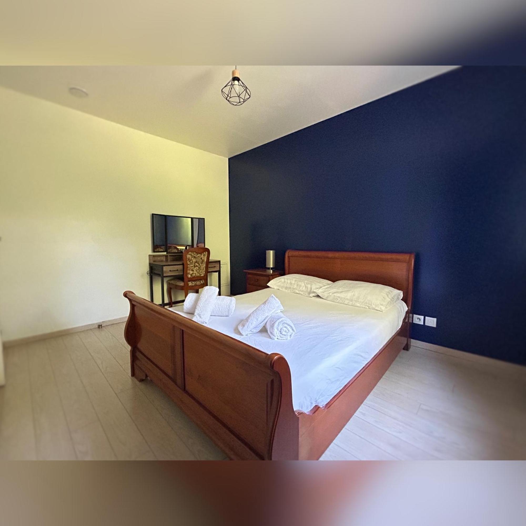 Le Duplex Chessy - 15Min From Disneyland - 2 Private Parkings - Garden - Kingsize & Queensize Bed - Supermarket Behind The House Екстериор снимка